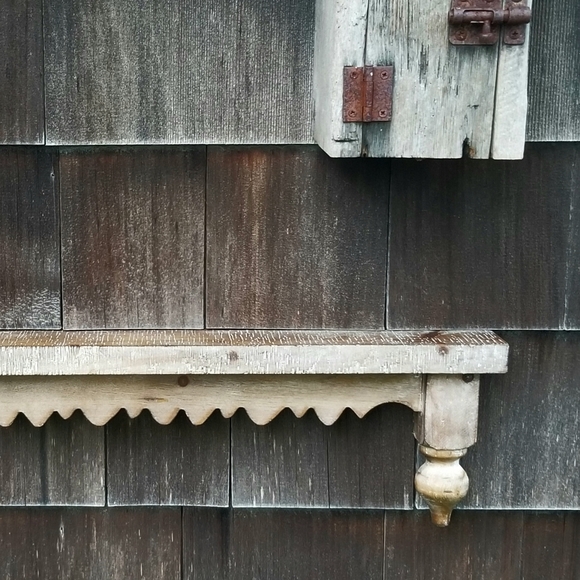 Distressed white washed rustic farmhouse country scalloped edge thin wall shelf - Picture 7 of 12